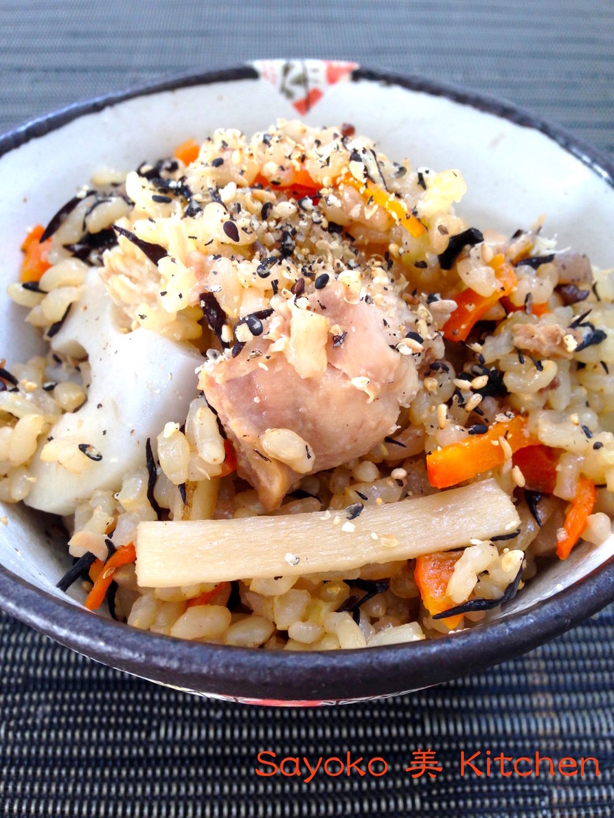 根菜の五目玄米炊き込み御飯の画像
