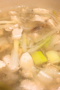 簡単鶏肉と海老のネギたっぷり中華スープ