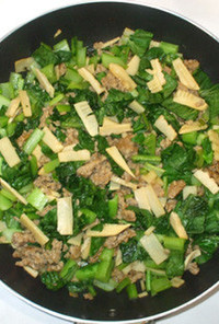 豚肉小松菜のチンジャオロース風簡単炒め物
