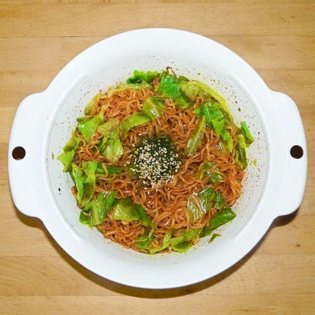 カップより早い！ レンジで袋麺やきそば