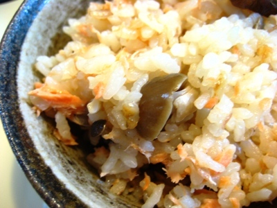 甘塩鮭ときのこの炊き込みご飯の画像