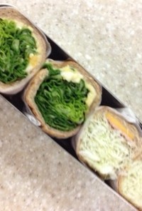 野菜たっぷり♡小さなロールパンサンド
