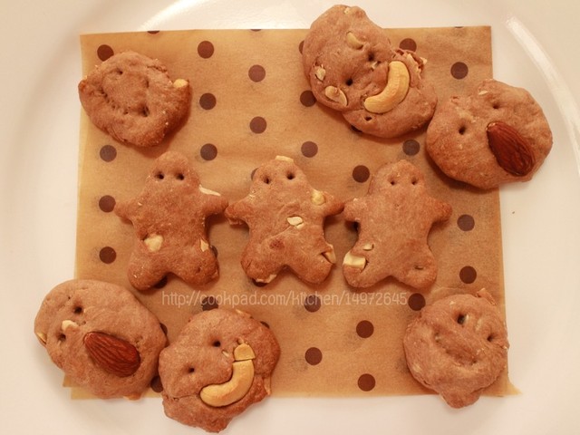 ４つの材料で作る ナッツのチョコクッキー レシピ 作り方 By こまみ クックパッド 簡単おいしいみんなのレシピが357万品