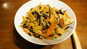 甘い☆懐かしのひじきと鶏の炊き込みご飯