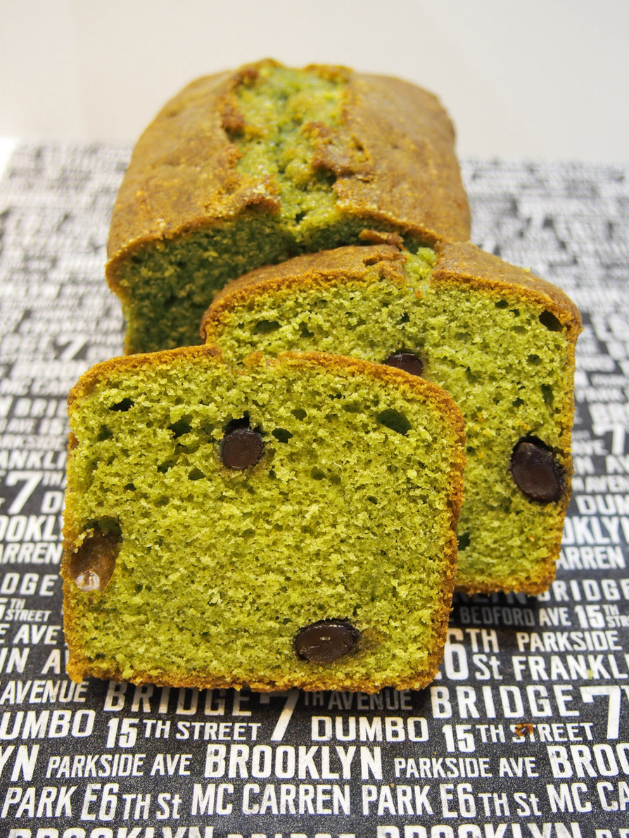 スピルリナの健康グリーンパウンドケーキの画像