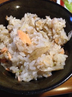 あごだしで♪鮭の炊き込みごはん