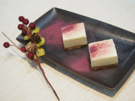 アサイー&マキベリーのレアチーズケーキ