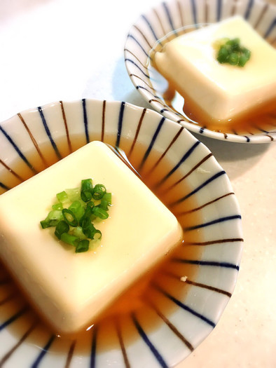 朝ごはん 和食 簡単 温かいやさしい豆腐の写真