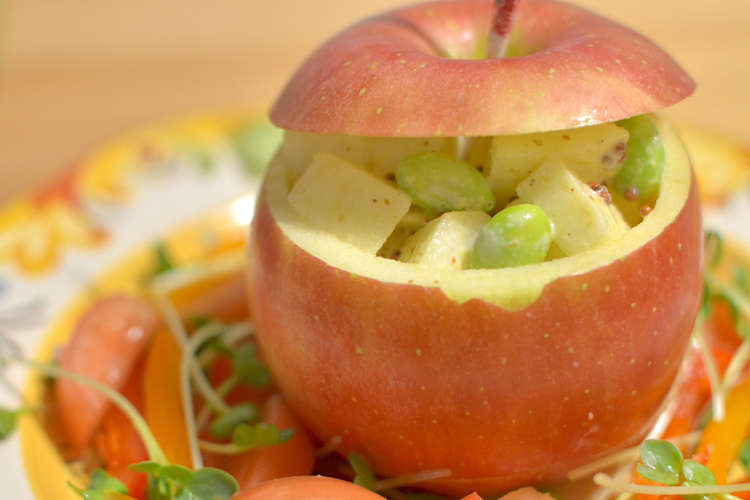 簡単 りんご丸ごと器のかわいいサラダ レシピ 作り方 By みきぐま クックパッド