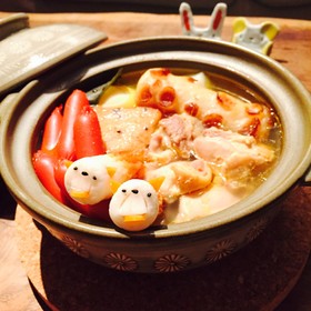市販のおでんに鶏もも肉と赤ウィンナー☆