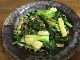 ブロッコリーの葉と芯の炒め物