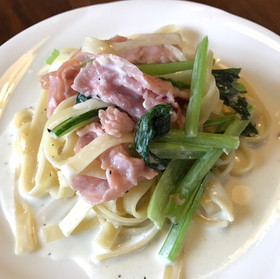 生ハムと小松菜のクリームパスタ