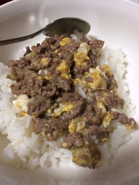 男子ごはんアレンジ。ひき肉で親子丼風。