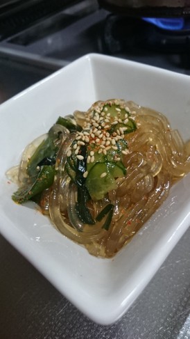 胡麻油香るくずきりサラダ