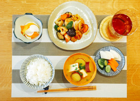 鶏肉と秋野菜の黒酢炒め