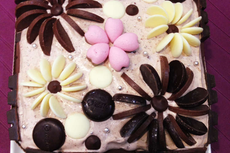 チョコいっぱいのお花ケーキ レシピ 作り方 By はるとのベリーベリー クックパッド