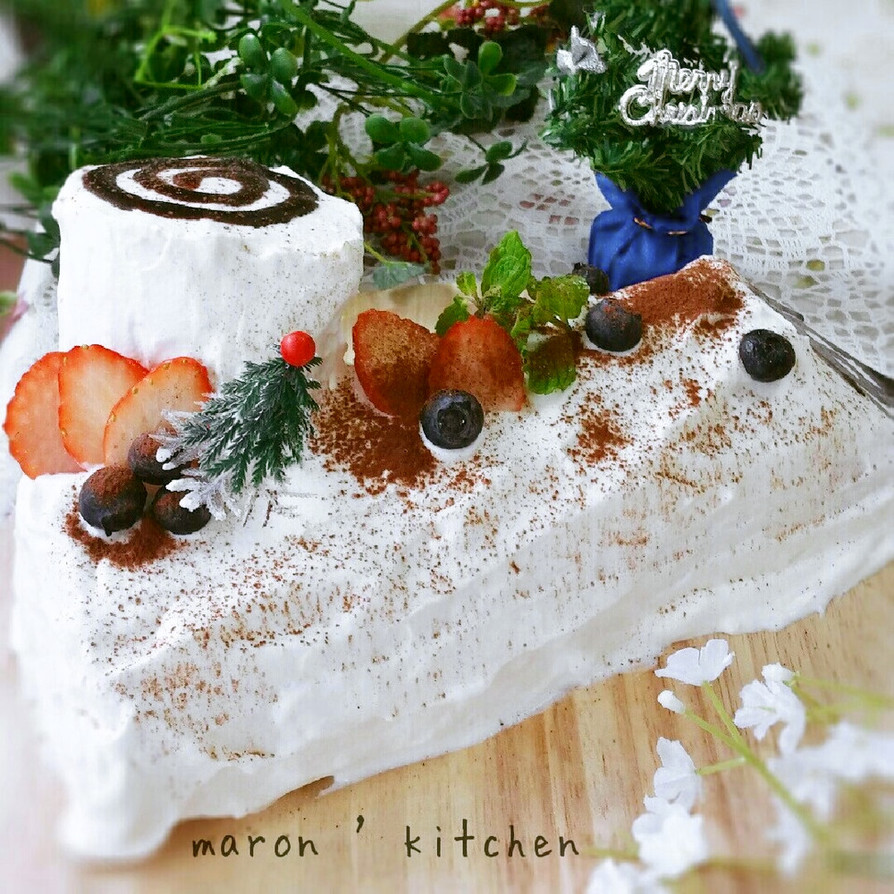 クリスマスケーキに♥白いブッシュドノエルの画像