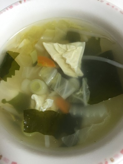 ダシダで野菜たっぷりスープの写真