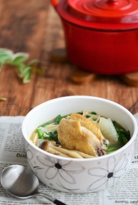 手羽先とニラの食べる生姜スープ鍋