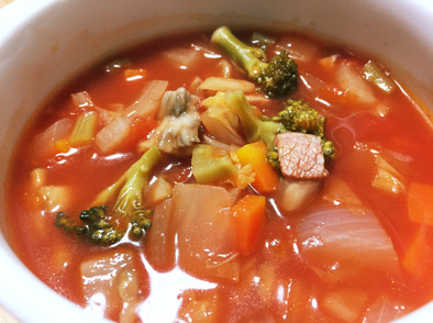 栄養満点！野菜たっぷりトマトスープの写真