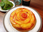 おもてなし♥️りんごとバナナの薔薇ケーキの写真