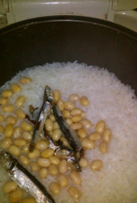 【和に浸る】煮干し・大豆の炊き込みご飯