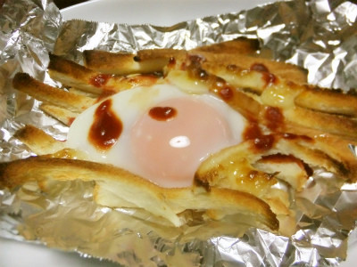 パンの耳と卵のトーストの画像