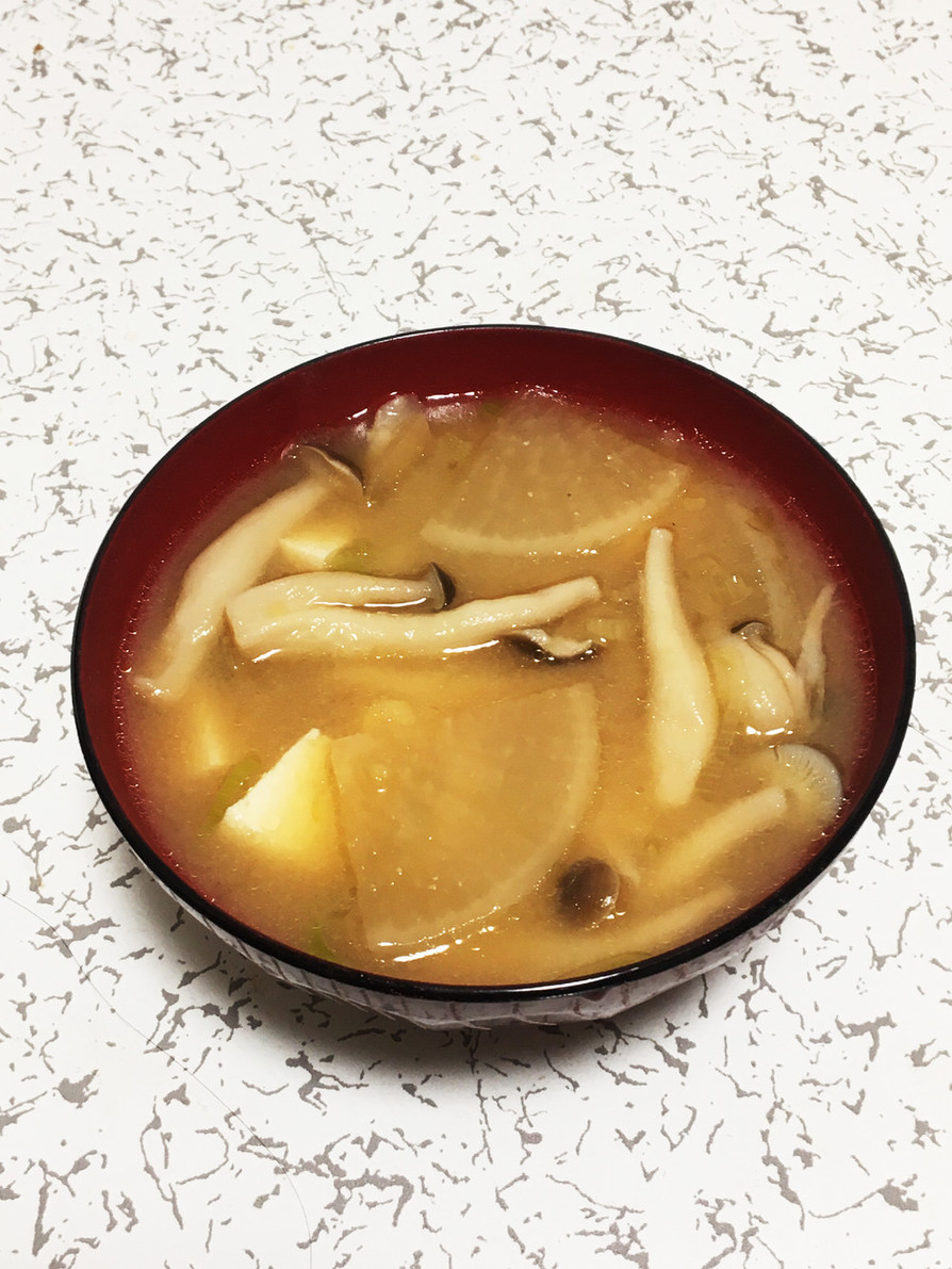 生姜で温か♡しめじと大根の中華風味噌汁の画像
