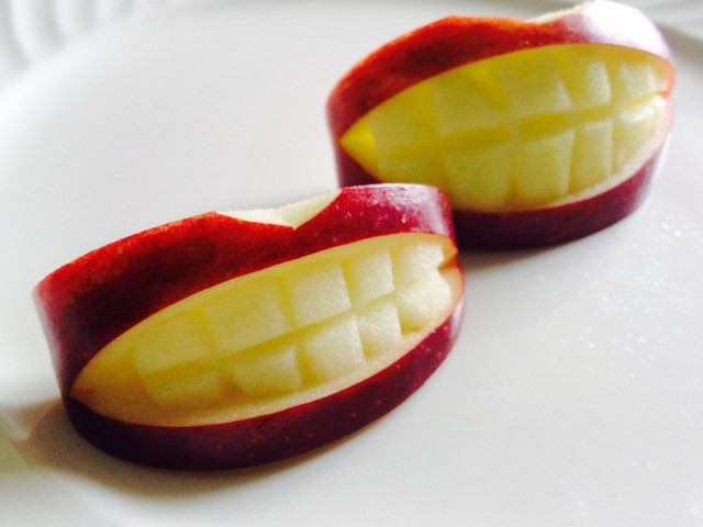 りんごの飾り切り 歯 レシピ 作り方 By 小春1２ クックパッド 簡単おいしいみんなのレシピが349万品