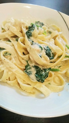 ツナ缶とほうれん草のクリームパスタ