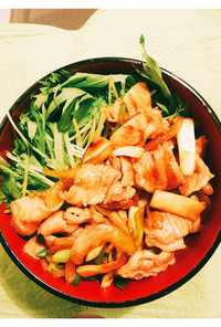 水菜でさっぱり♪甘辛味の北海道豚丼✨