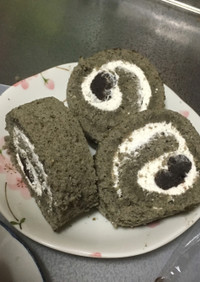 黒ごまのロールケーキ