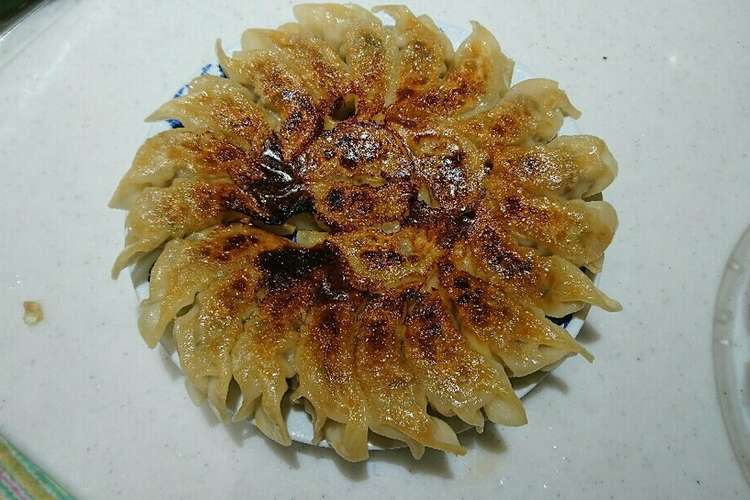 おうちで 簡単 パリパリ餃子 の 焼き方 レシピ 作り方 By すげっこ クックパッド