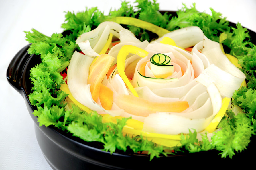 簡単ヘルシー！フリル野菜のハーブ鍋の画像
