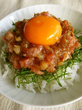 新玉ねぎで まぐろのすきみ丼