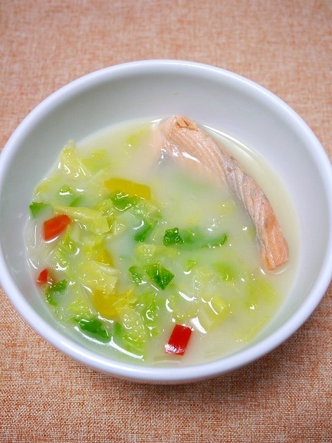 レンジで簡単！銀鮭白菜スープの画像