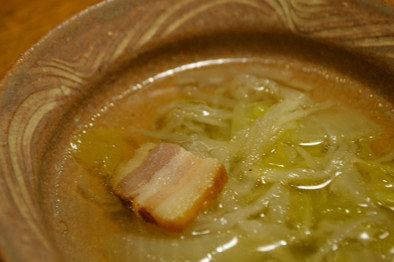 切干大根と白菜のコンソメスープの写真