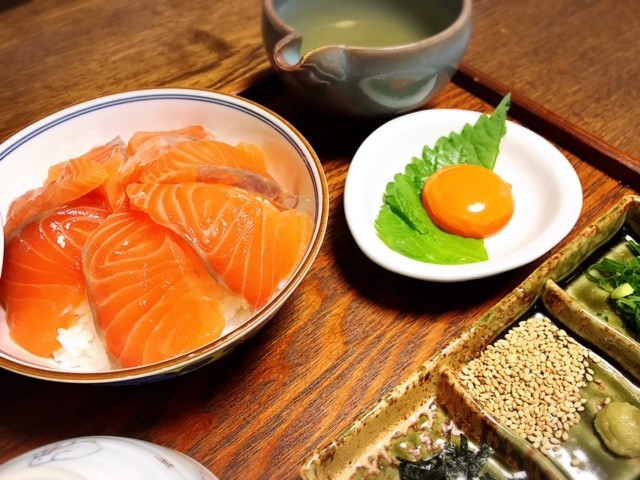 柚子味噌サーモンのひつまぶし風の画像