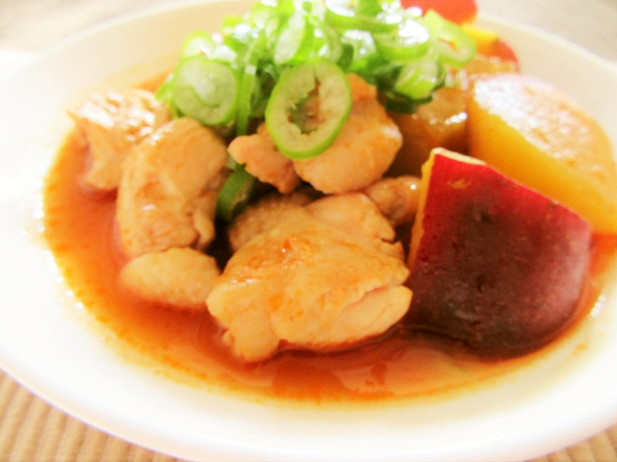 簡単美味♡薩摩芋と鶏肉ピリ辛ケチャップ煮の画像