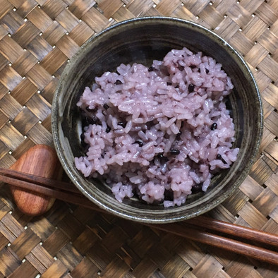 綺麗な紫色＊黒米入りご飯の美味しい炊き方の写真
