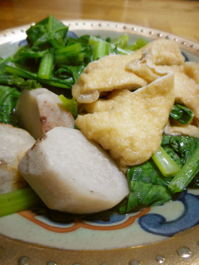 里芋と小松菜と油揚げの煮物の写真