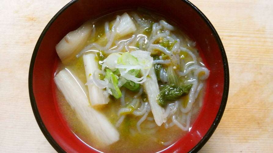 和食に温か♪山東菜と長芋と白滝のお味噌汁の画像