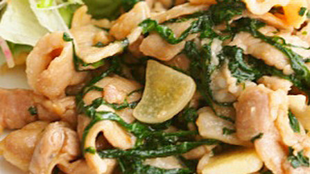 豚肉の大葉炒め生野菜添え