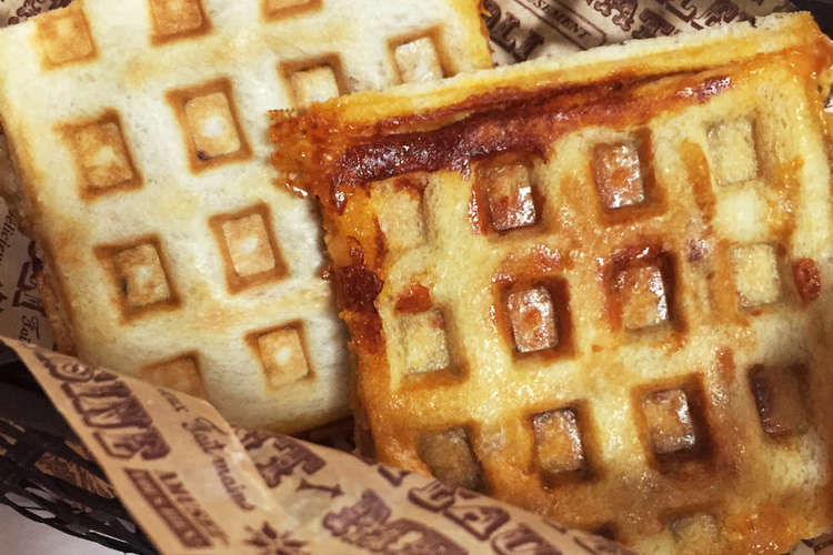 ワッフルメーカーでハンバーグホットサンド レシピ 作り方 By りくまま クックパッド 簡単おいしいみんなのレシピが367万品