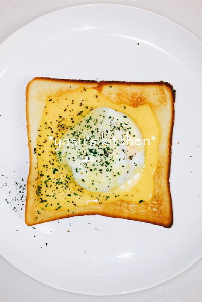 美味しい朝食♪エッグベネディクトトーストの写真