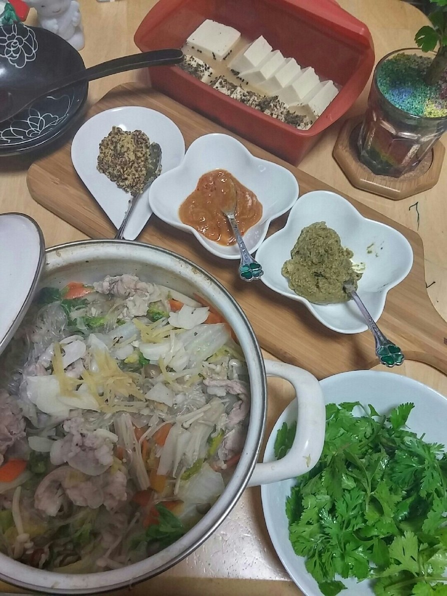 タイ風パクチー添え鍋の画像