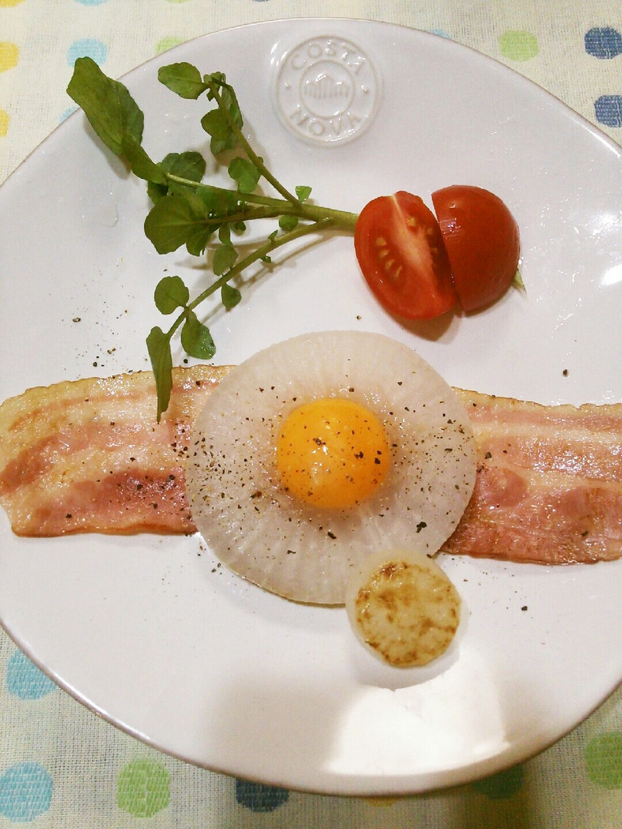 簡単☆大根ステーキ＊卵黄とベーコン添えの画像
