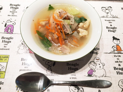 野菜たっぷり！鶏肉とチンゲン菜根菜スープの写真