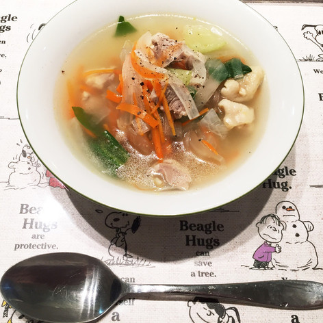 野菜たっぷり！鶏肉とチンゲン菜根菜スープ