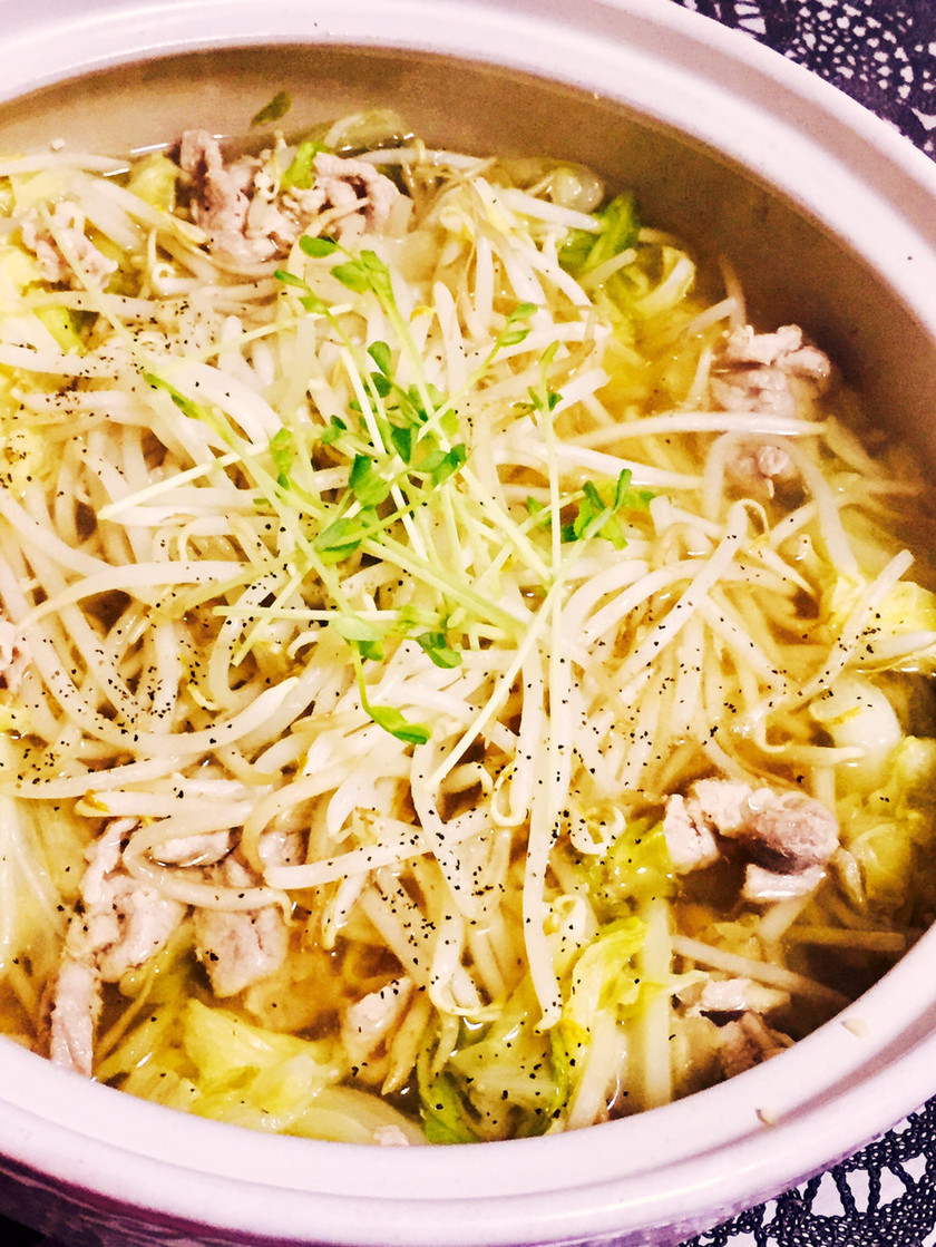 豚キャベもやしのニンニクバター鍋 by なむい 【クックパッド】 簡単おいしいみんなのレシピが350万品